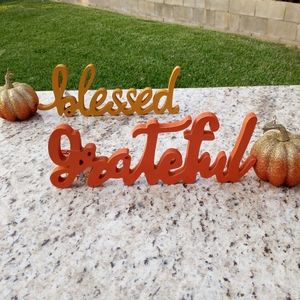 Thanksgiving table decor Signs